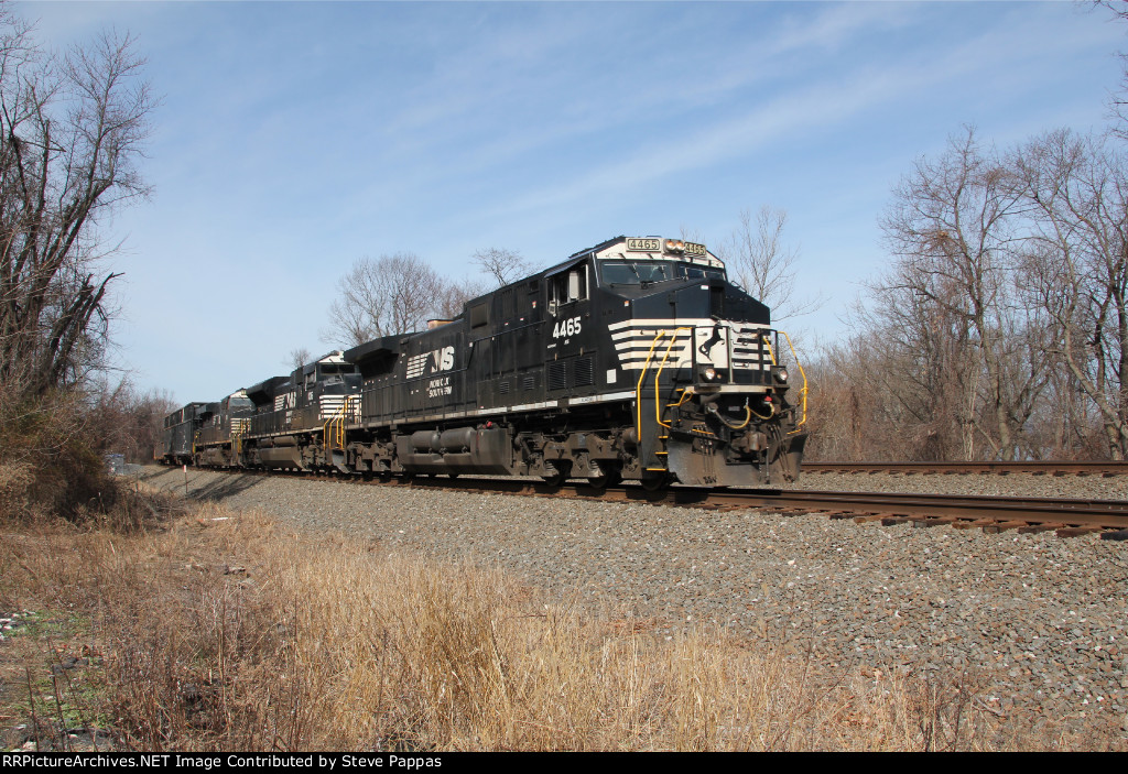 NS 4465 takes a manifest train down the siding